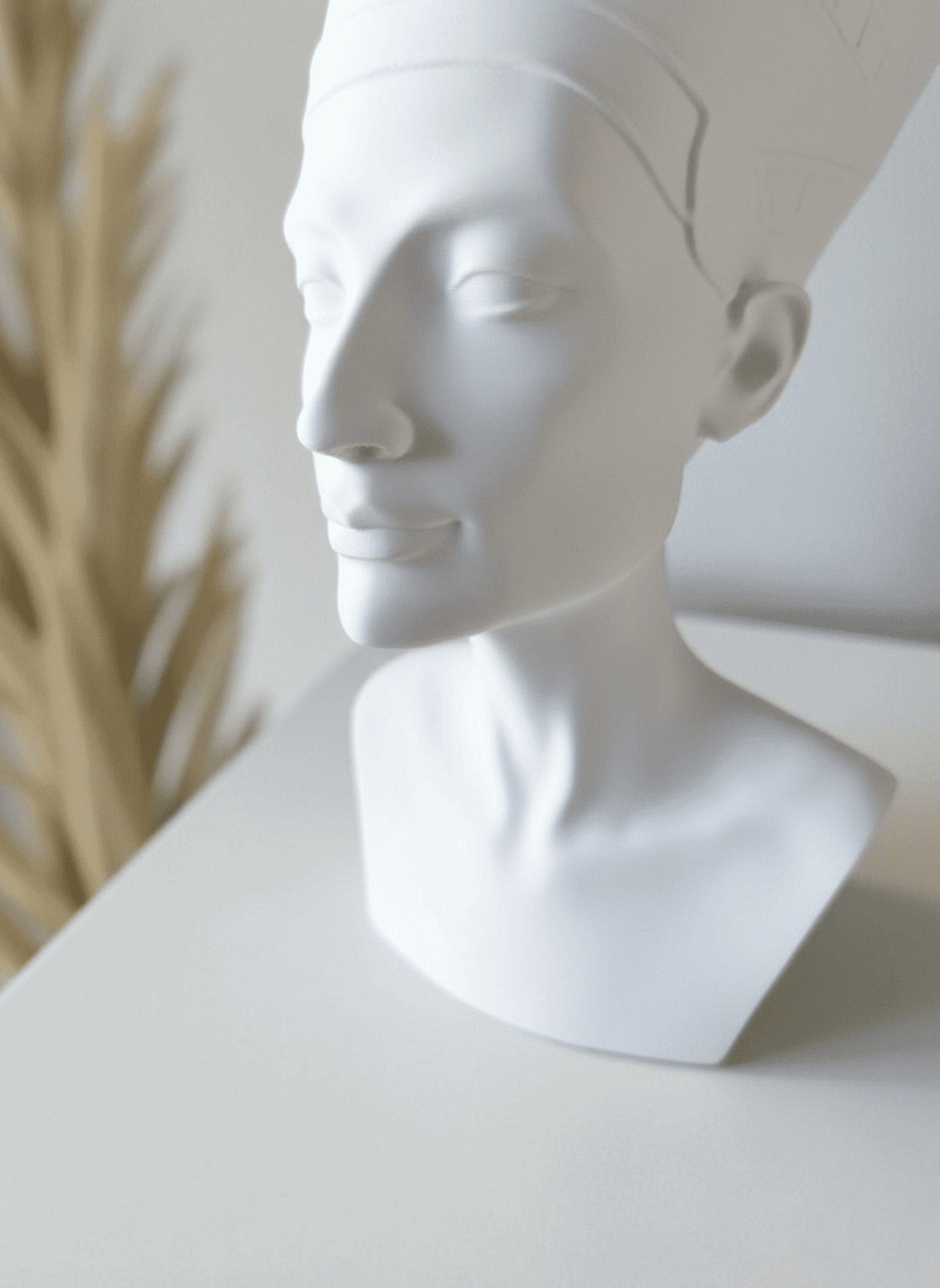 Busto de Nefertiti – Icono de Belleza y Poder Egipcio - 6