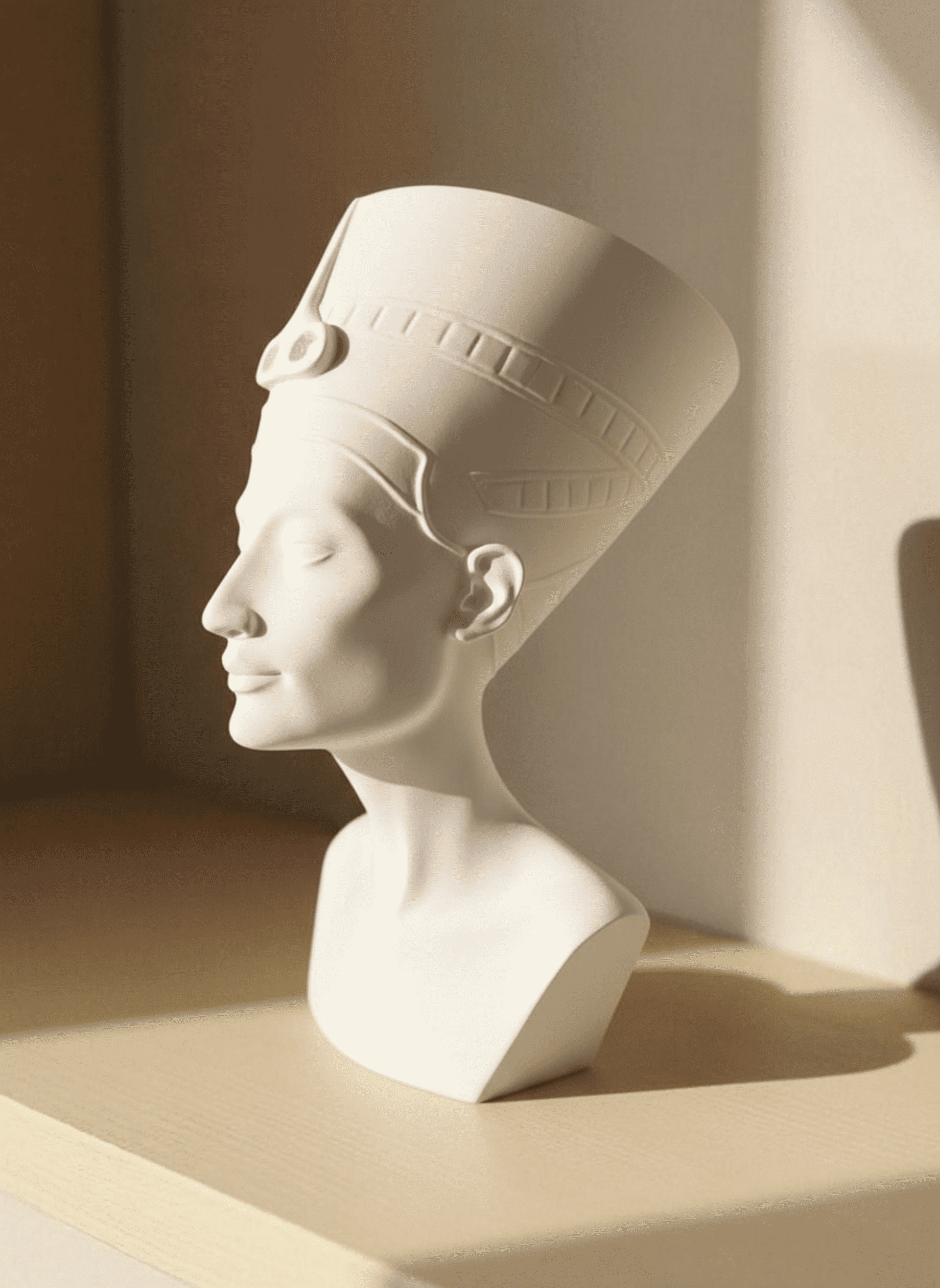 Busto de Nefertiti – Icono de Belleza y Poder Egipcio - 2